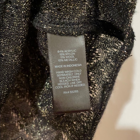 Express metallic shimmery gold and black top - Picture 6 of 8